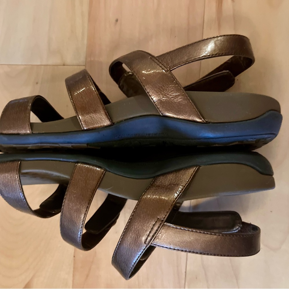 NEW Vionic Cathy Wide Sandals - Picture 3 of 6